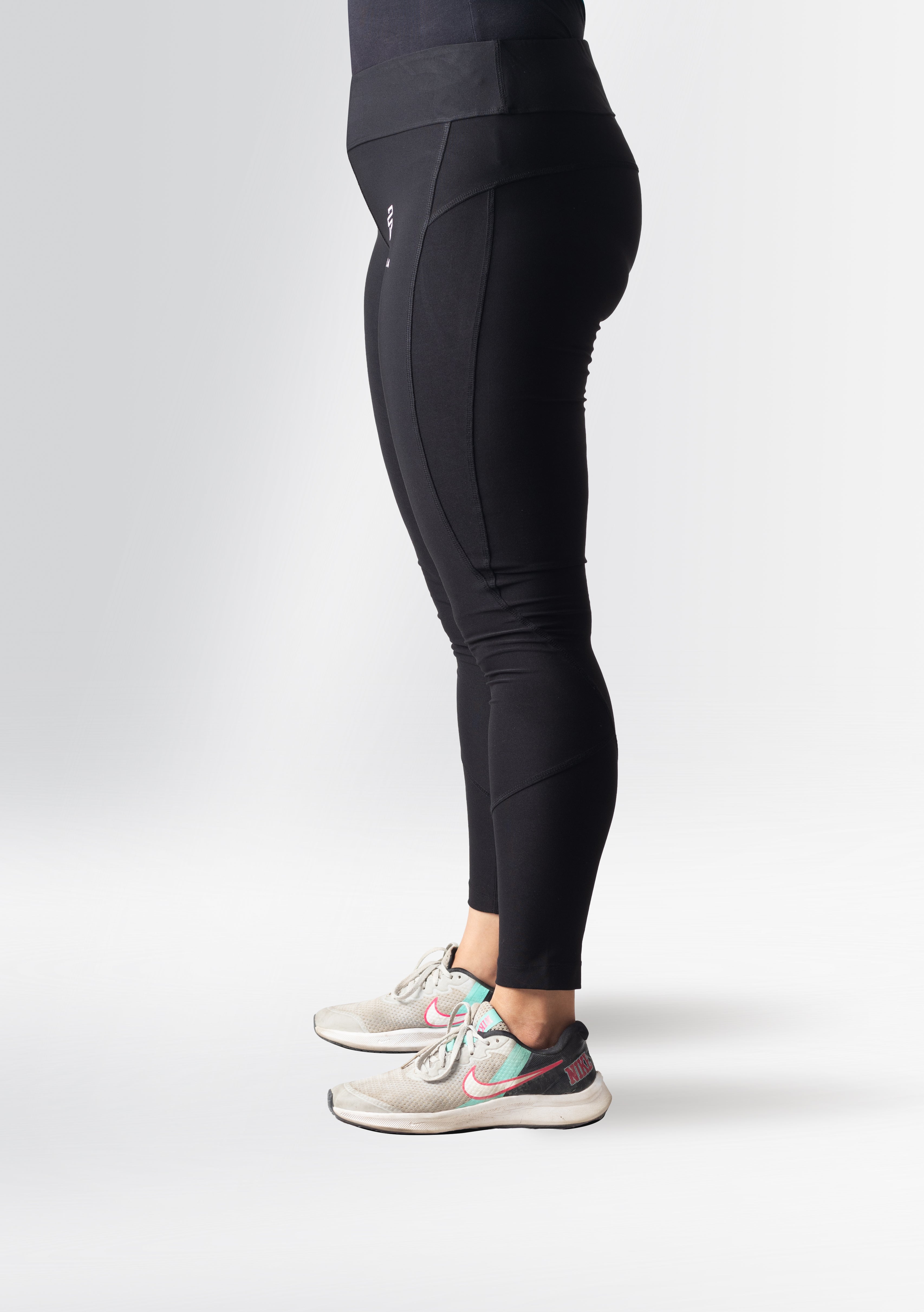Fenomena Motion Leggings – Black Edition